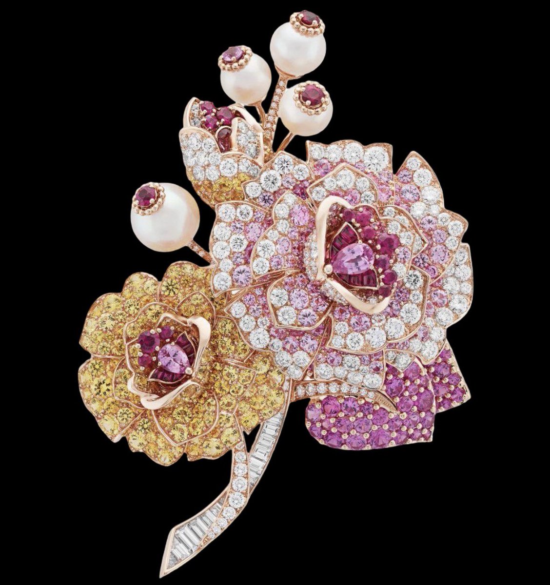 diamtrader's tweet photo. The timeless elegance of vintage Van Cleef & Arpels jewelry.

A true celebration of artistry, #history, and exceptional craftsmanship. 

Vintage creations from Van Cleef & Arpels embody a unique blend of sophistication and imagination, where precious stones become stories and every detail reveals the Maison’s legendary savoir faire.

From iconic #Alhambra motifs to breathtaking high jewelry masterpieces, these treasures capture the spirit of their era while remaining endlessly modern. 

Each piece carries a soul a legacy of elegance passed from one generation to the next.

Vintage Van Cleef & Arpels is not just jewelry; it is wearable art, a symbol of refinement, rarity, and timeless beauty. #VanCleefAndArpels #VintageJewelry #HighJewelry #JewelryLovers #LuxuryJewelry #VintageLuxury #FineJewelry #JewelryCollector #JewelryHistory #FrenchElegance #LuxuryLifestyle #RareJewels #JewelryArt #TimelessElegance #CollectorJewels
