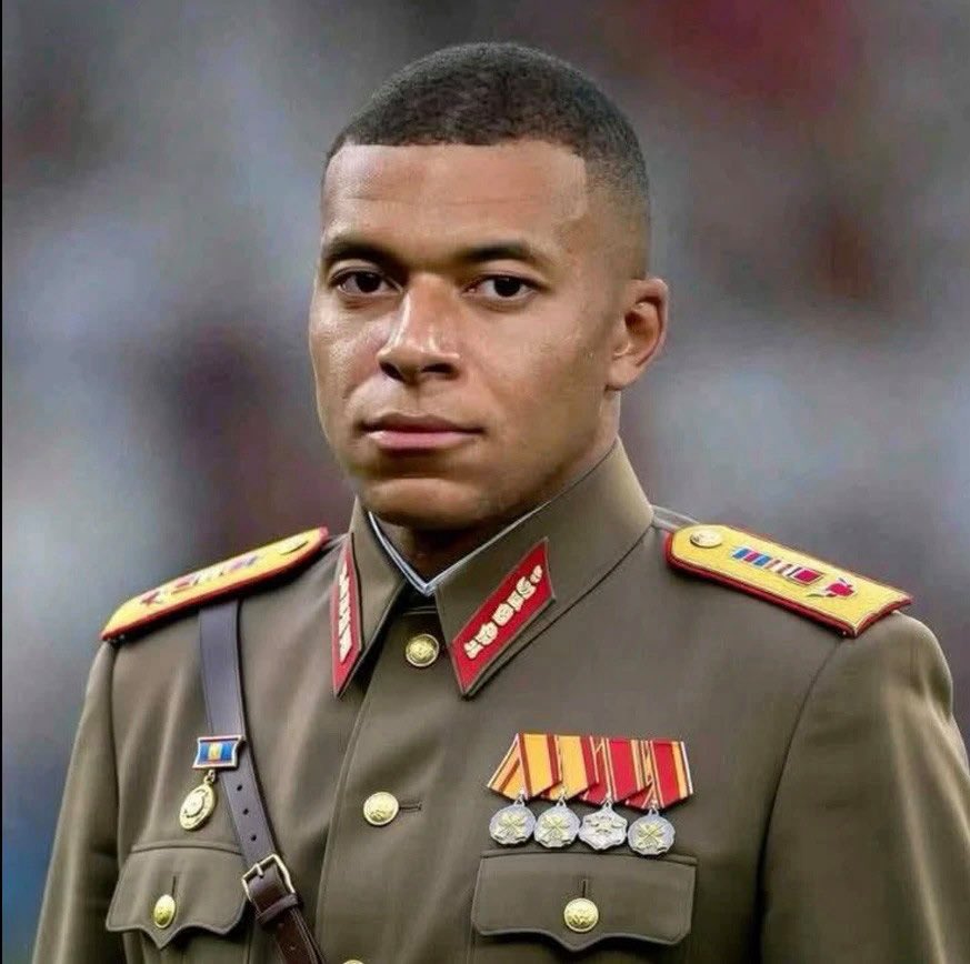 Pediavenir's tweet photo. 🚨🇫🇷 DERNIÈRE MINUTE

Zinedine Zidane ne sera pas le prochain entraîneur de l’équipe de France ❌ 

Kylian Mbappé l’a écarté et a décidé qu’il serait à la fois joueur, capitaine et entraîneur 😳 https://t.co/h0ZHBj58mg