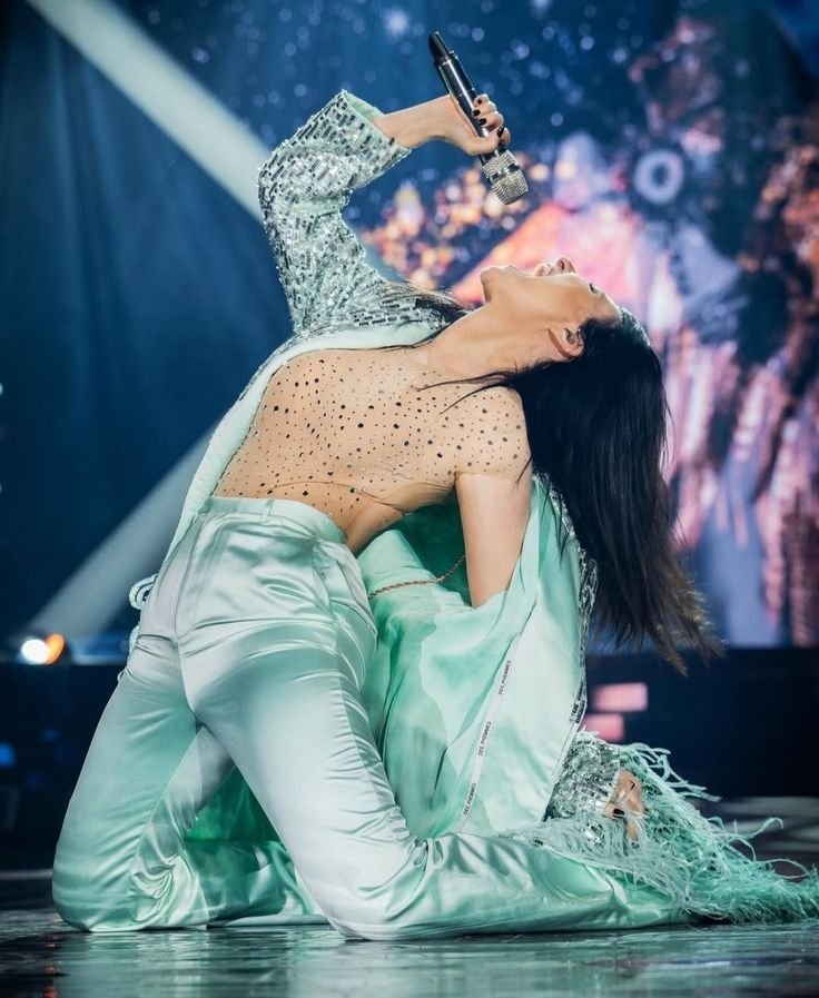 Samlupaumi's tweet photo. Repito: CHINGUEN A SU MADRE, quienes atacan a @LauraPausini sin fundamentos, quienes intentan ensuciar una trayectoria impecable con rumores absurdos y quienes prefieren el prejuicio antes que escuchar su música.

Más de 30 años de carrera hablan por ella. NO LA MERECEN. ❤️ https://t.co/IPzwNLIsUD