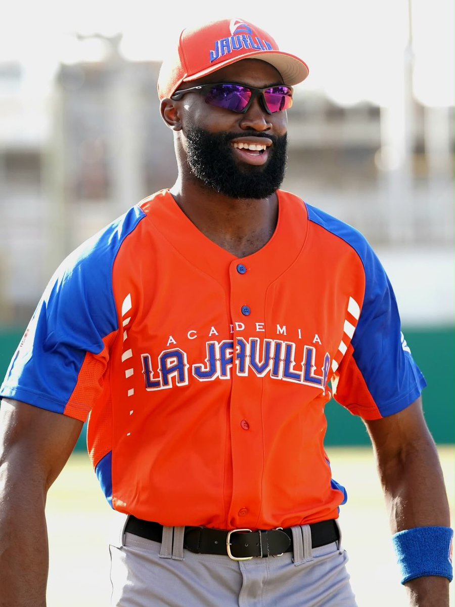 ESPN_DO's tweet photo. 🔥 ¡JAYLEN BUSCA FIRMA!
Jaylen Brown cumple su sueño y sale al terreno a jugar béisbol en la Academia La Javilla de República Dominicana.
📸: Academia La Javilla
#NBAxESPN https://t.co/FAlGNmNobt