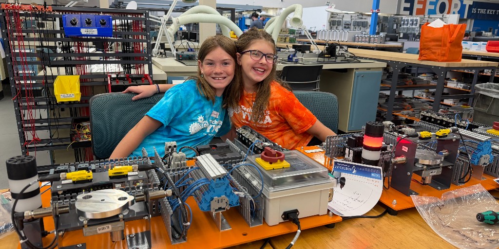 NWTC's tweet photo. We welcomed @YWCAGREENBAY TechGYRLS to #NWTC to explore engineering and science through interactive #STEM activities, like wiring and extracting DNA from strawberries.

Thank you to the #YWCATechGYRLS for bringing your curiosity, enthusiasm, and willingness to try something new! https://t.co/7cmSZ04hwA