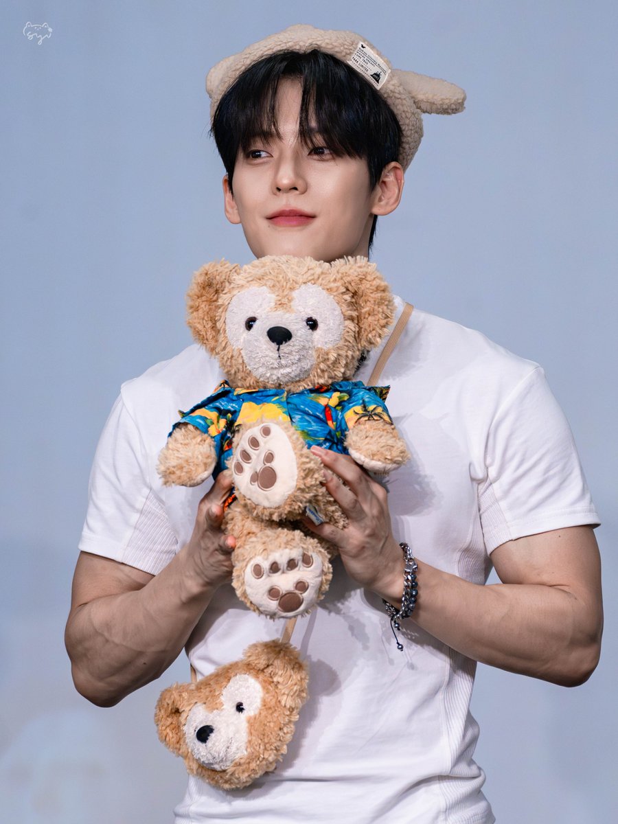 2293syi's tweet photo. 260718 케이타운포유 
⋆｡·°ʚ🧸ɞ°‧｡⋆
#비투비 #BTOB #이민혁 #LEEMINHYUK #HUTA #허타람찌
@btob2mh https://t.co/dgXsVmBceU
