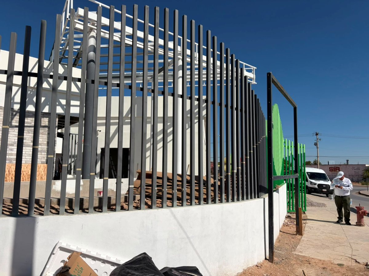 CenapredMexico's tweet photo. Hoy visitamos el 📍 Centro de Educación y Cuidado Infantil (CECI) Municipio Libre, del #IMSS; en #CiudadJuárez, #Chihuahua.

El objetivo: 🏗️🚧 verificar las condiciones óptimas de #Seguridad y 🦺 #ReducciónDeRiesgos de este espacio clave para el desarrollo integral de la niñez. https://t.co/rWnpg6Rf4J