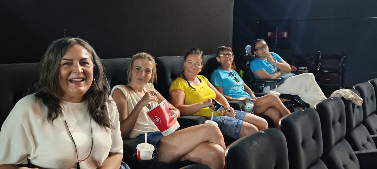 Apropadis's tweet photo. 🎬✨ Ayer, el equipo de APROPADIS 2.0 disfrutó de una tarde de cine en Palmones viendo Vaiana. 🍿🌊

Una jornada llena de risas, compañerismo y momentos compartidos que refuerzan la importancia del ocio inclusivo. 💙

¡Seguimos creando experiencias juntos! 🌟 https://t.co/PPwJ1bQ5ha