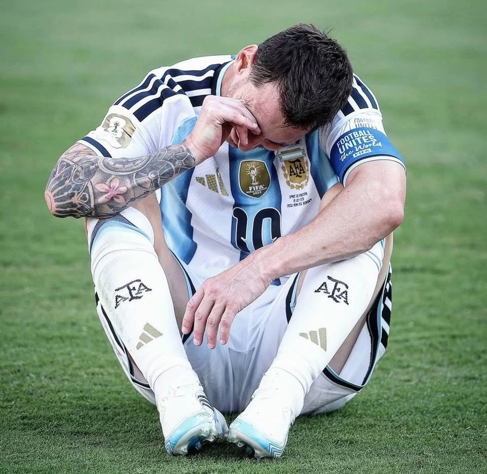 chiamakaafc's tweet photo. What happened at this World Cup, and why Lionel Messi and Argentina suddenly started receiving hate, was simple.

Ronaldo and his fans didn’t expect a 39-year-old Lionel Messi to still turn up at this World Cup. They were genuinely shocked when Messi started scoring goals and providing assists in clutch moments to win games for Argentina. This made the world see the light about Lionel Messi. Messi was getting his deserved accolades, and even some Ronaldo fans started coming out to admit that Messi is the GOAT, even if Ronaldo is their personal GOAT.

During this period, the hate campaigns hadn’t started because, if they had, Ronaldo fans wouldn’t have been publicly declaring Messi as the GOAT. There were still a few “rigged” allegations here and there from the Argentina vs Algeria foul incident, but that was just normal fan match reaction. Nothing extreme. Even though Croatia had a clear goal controversially disallowed, we didn’t see the same reaction from viewers as you would expect if Portugal were Argentina.

Ronaldo scored two goals against Uzbekistan and said, “I’m back.” Those are the comments of someone who’s under pressure to prove a point, someone who’s trying to show that he’s still got it. This came after Messi had scored a hat-trick against Algeria and two goals against Austria, earning 9.3 and 9.6 ratings respectively. After two matches, Messi was already on five goals, while Ronaldo had a 6.3 rating against DR Congo and got the banter of his life. Meanwhile, Messi was being celebrated all over the world. Everyone was in awe of what he was doing at the age of 39. It was as if he was erasing the debate and putting a permanent end to it.

Bingo! That’s when the unexpected happened.

We started seeing American pages that had never talked about football before saying Argentina were rigging games, with zero context. The shocking part wasn’t even that these pages were posting it it was the magnitude at which they were receiving traction. You could tell there was a heavily sponsored campaign going on.

What did Messi do wrong?

He played football better than Ronaldo.

The moment Ronaldo got knocked out by Spain, it tripled. To the point that Messi, who always received praise after his masterclasses, no longer did. Instead, the hate propaganda overshadowed the beautiful football he played.

Messi may not have won his second World Cup, but he’ll retire knowing that, on the biggest stage, in their last World Cup, he was the one who proved why he’s the greatest, while the other guy went out disgracefully, proving why he isn’t.