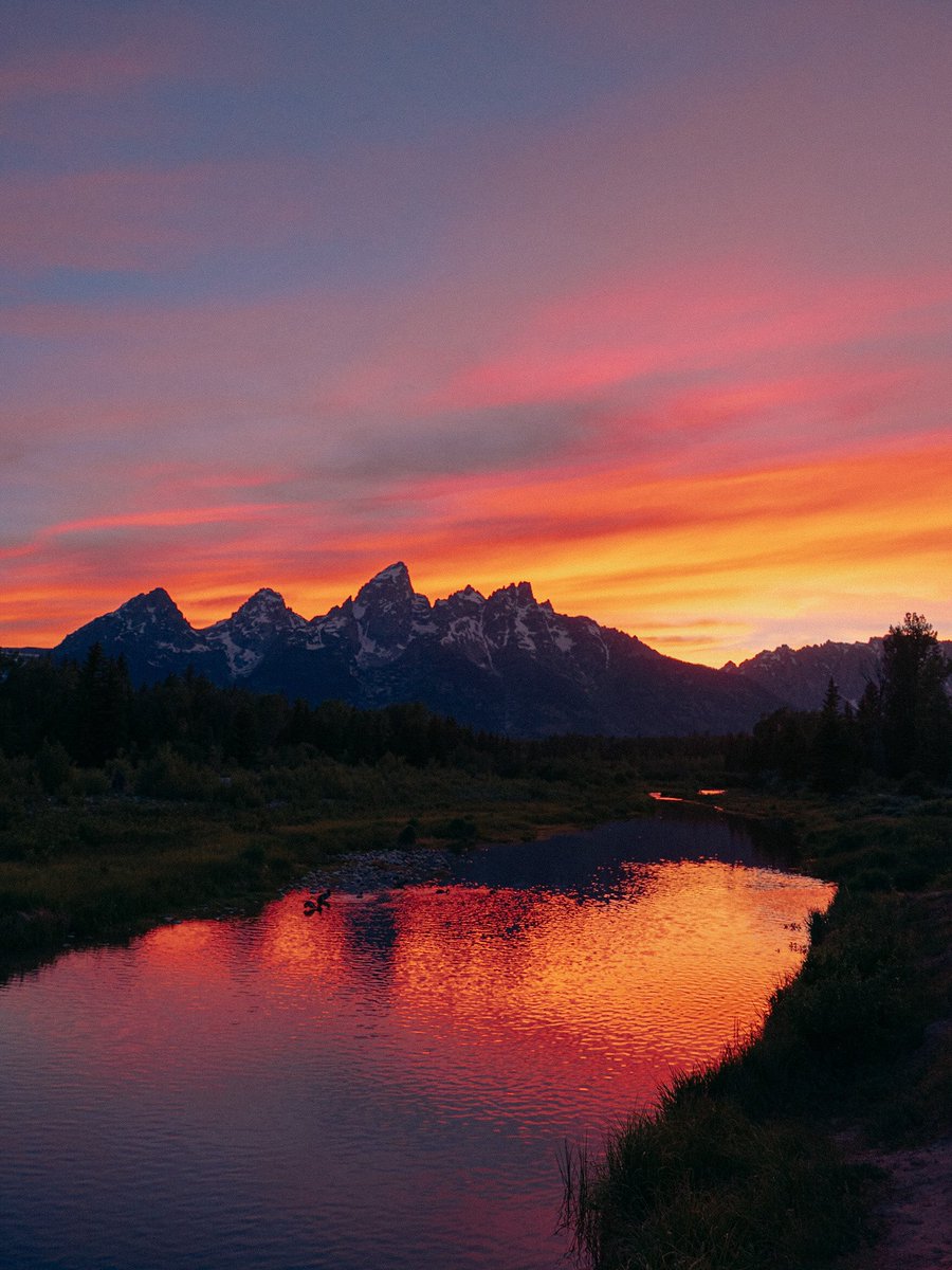 nev_in_color's tweet photo. blue hour in the mountains. https://t.co/S91hP7vw5j