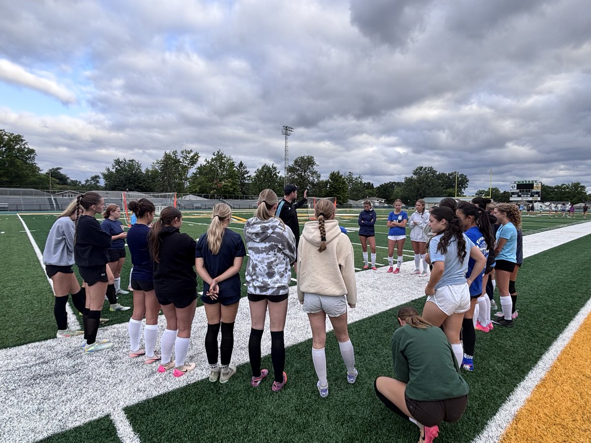 CometCoachGonzo's tweet photo. Team Camp day three was about Connections and playing within our shape.  Lots of life and soccer lessons.  One Tribe. https://t.co/bmJR0MJ7gP