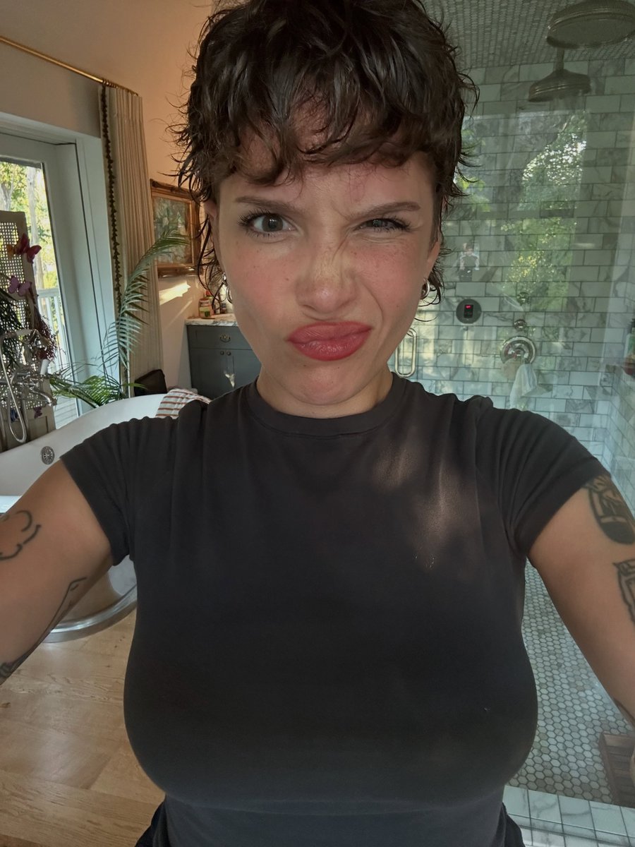 dani tweet media