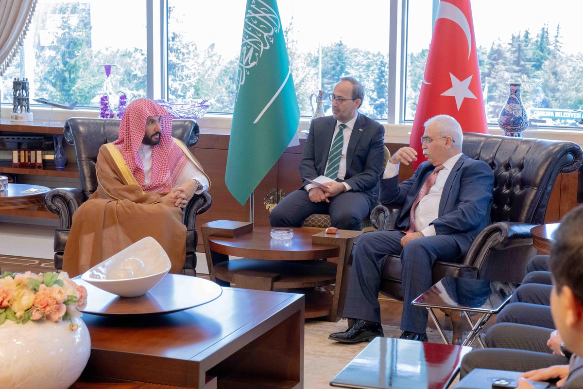MojKsa's tweet photo. زار معالي وزير العدل الدكتور وليد بن محمد الصمعاني المحكمة الدستورية في جمهورية تركيا، والتقى رئيسها السيد قادر أوزكايا، واطلع على أعمال المحكمة واختصاصاتها، وبحث الجانبان أوجه تبادل الخبرات وتعزيز التعاون المؤسسي في المجالات العدلية والقانونية. https://t.co/8VIYPifh5Z