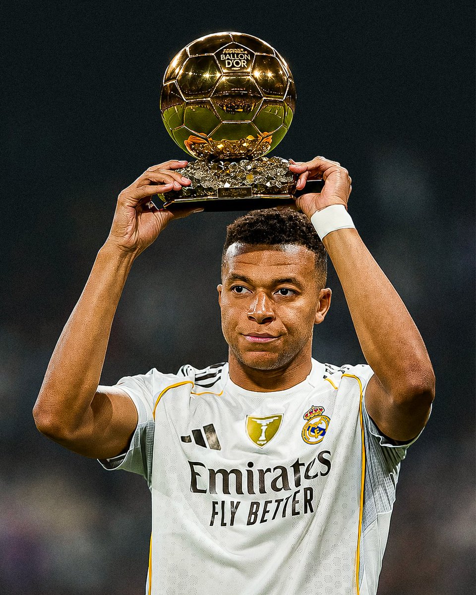 footmercato's tweet photo. Et si Kylian Mbappé remportait finalement le Ballon d'Or ⁉️

Le Français a terminé meilleur buteur de toutes les grandes compétitions qu'il a disputées cette saison. ✨🇫🇷

Malgré une saison sans trophée collectif, lui donneriez-vous le Ballon d'Or ? 🤔 https://t.co/435aAlBvlp