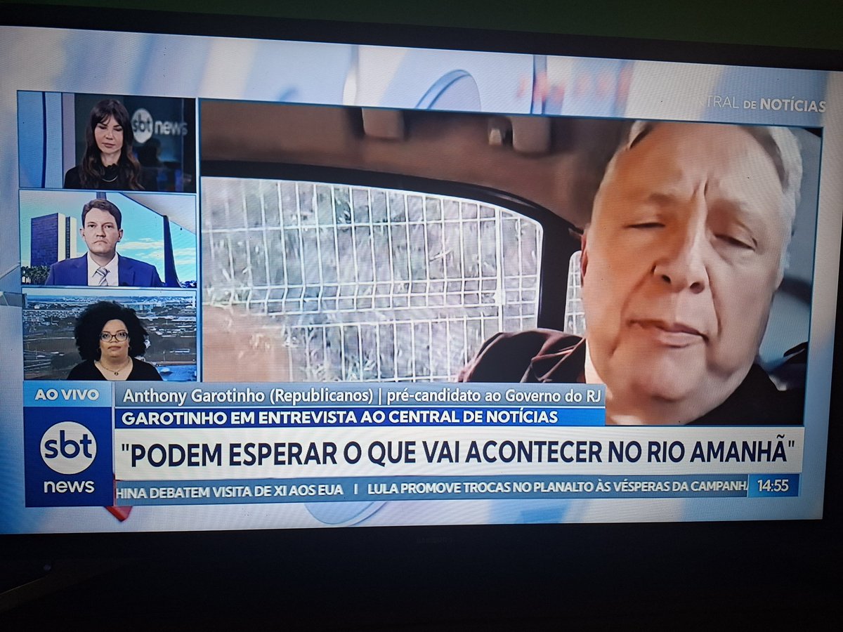 AlexLins197178's tweet photo. @_AmandaKlein  vc é Jornalista, apresentadora e comentarista. 3 em 1.
Pfv DESCOBRE logo o que o Garotinho  diz o que vai acontecer amanhã no RJ, que pá de cal é essa.
Fofoca pela metade, quase mata a fofoqueira.
Estou passando mal, de ansiedade. https://t.co/xj4MrYFBNa