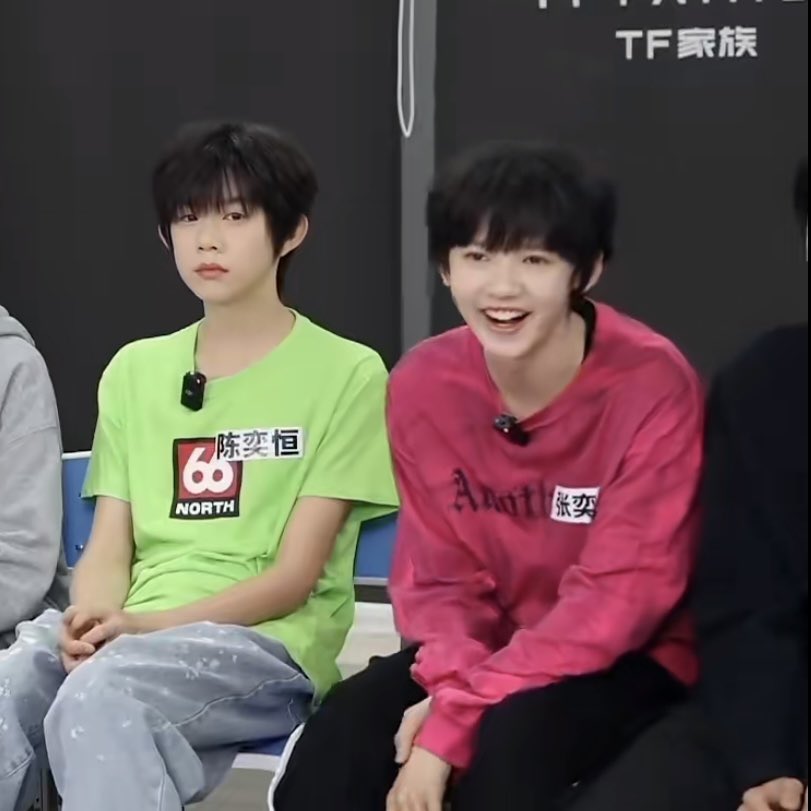 Asleepfish_'s tweet photo. 我觉得这三张图两人的表情就是打啵奕每段时间状态呈现： https://t.co/vUJovY01iW