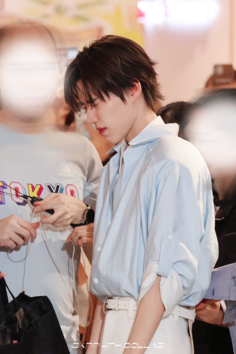 DramaDuDu1810's tweet photo. He was rubbing his eyes uncomfortably at the Simplus event too.😫😫😫😫😫😫😫😫😫😫😢😢😢😢😢😰😰😰😰😰😰

#PPKRITxOligioX
#OligioXeXtraLift
#PPKritt

#SimplusxPPKrit 
PP KRIT LIVE YOUNG WITH SIMPLUS
#LiveYoungWithSimplus
#Simplus5years
#PPKritt https://t.co/Aq5GzfAfEf