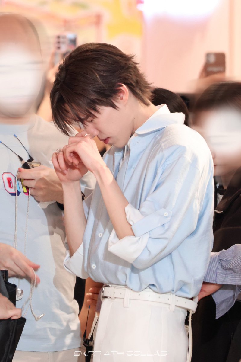 DramaDuDu1810's tweet photo. He was rubbing his eyes uncomfortably at the Simplus event too.😫😫😫😫😫😫😫😫😫😫😢😢😢😢😢😰😰😰😰😰😰

#PPKRITxOligioX
#OligioXeXtraLift
#PPKritt

#SimplusxPPKrit 
PP KRIT LIVE YOUNG WITH SIMPLUS
#LiveYoungWithSimplus
#Simplus5years
#PPKritt https://t.co/Aq5GzfAfEf