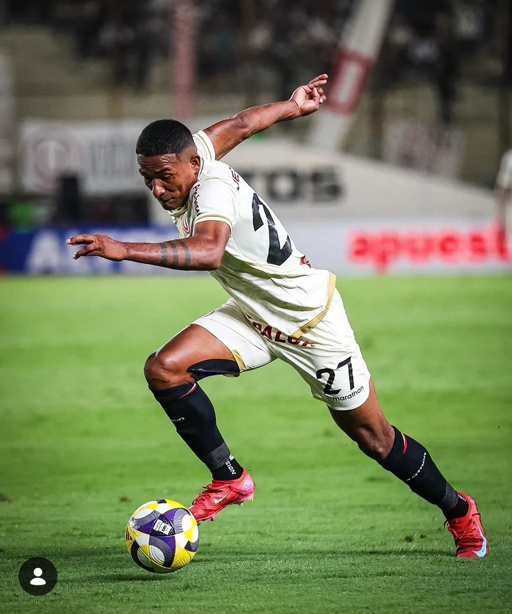 charlatacticape's tweet photo. Hoy se cumplen 23 días de la salida de Carabali y @Universitario hasta ahora no concreta la llegada de un lateral izquierdo, cuando en dos días se juega la fecha 2 del Clausura. Está en juego el tetracampeonato y en el club parecen no darse cuenta. Hay que poner la plata, Franco. https://t.co/YdUkfE1xD7