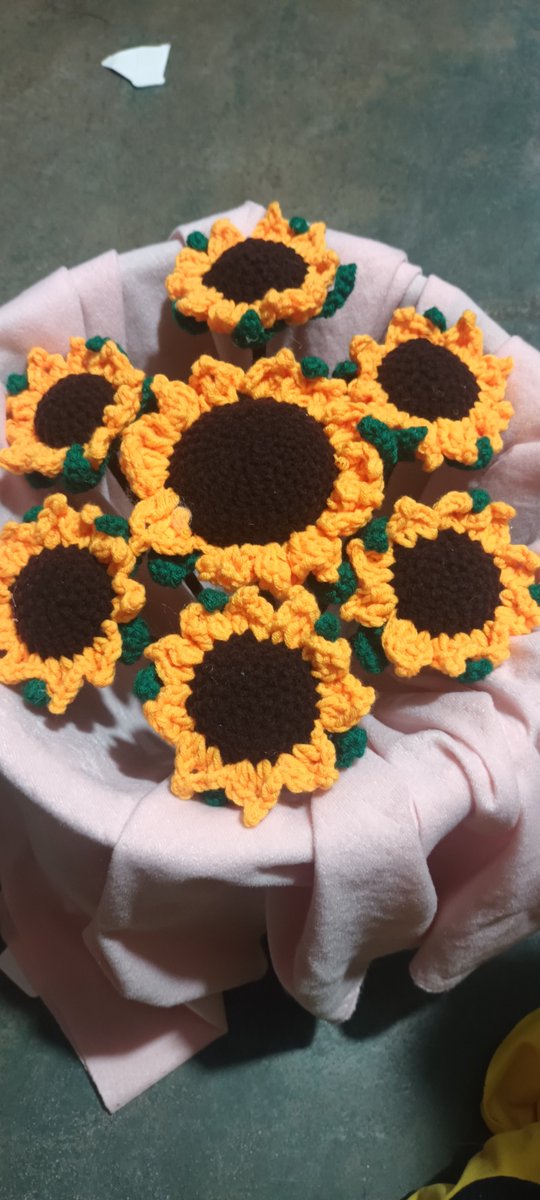 CreativasY's tweet photo. Vendo flores tegidas por docenas pidalas al 0991448215 https://t.co/STZgdwHkfw
