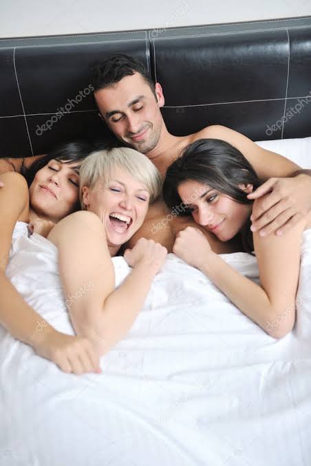 Dreadnought1082's tweet photo. My wife is going through menopause and has sense lost her sex drive. I am not looking to leave her rather; have the kind of sexual encounters that leads to 3sums, 4sums, and one on one encounters.

All that I ask is that you are a 100% female, do not have a penes, and don't have an STD. 

All that you need to contact me is on my profile.