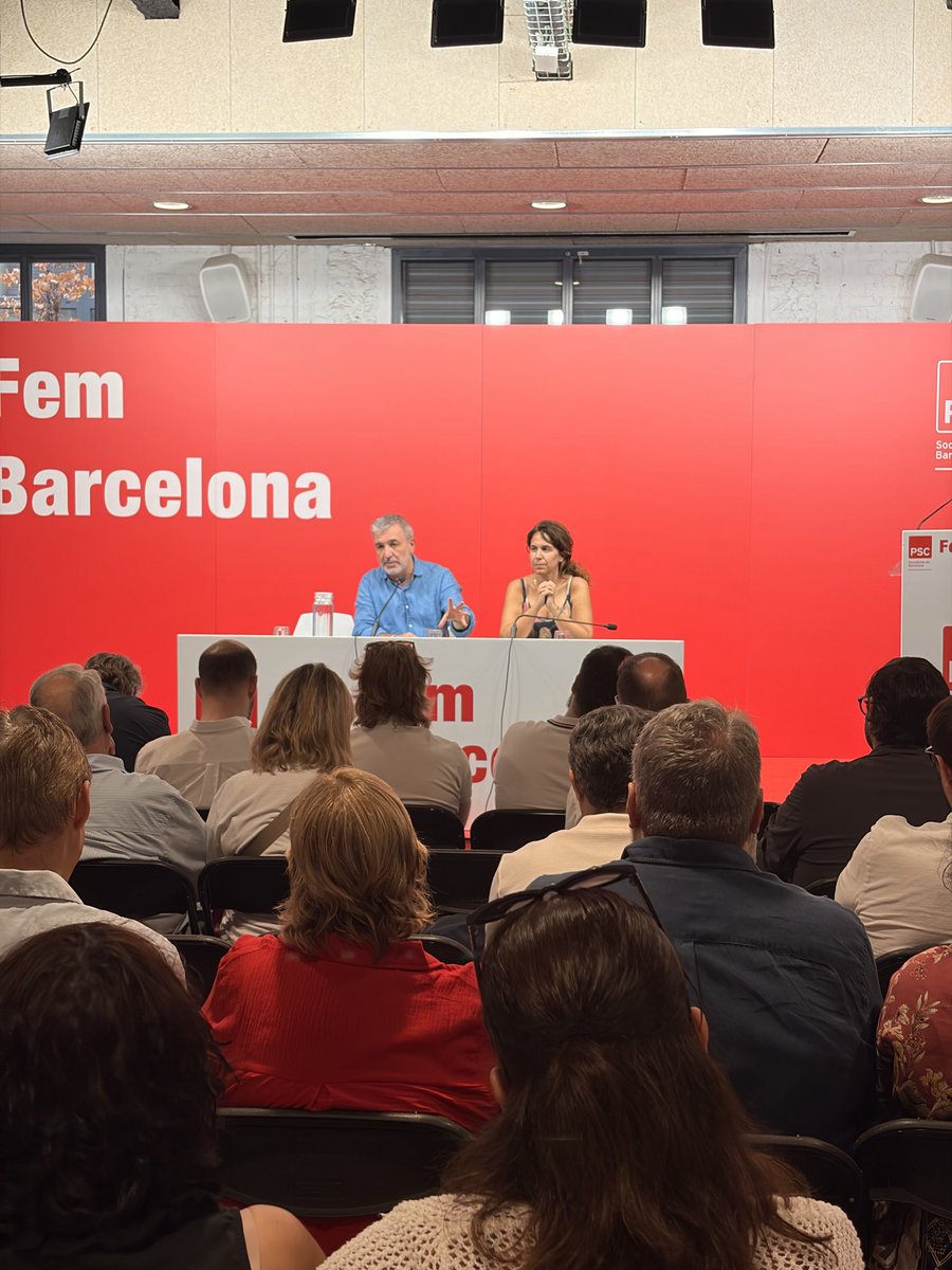 pscbarcelona's tweet photo. Reunió plenària amb l'executiva de la Federació, primeres secretaries i secretaries d'organització de les agrupacions.

Construïm Barcelona plegats, i definim el full de ruta cap al futur 🌹❤️ https://t.co/MVqGf6bhM4