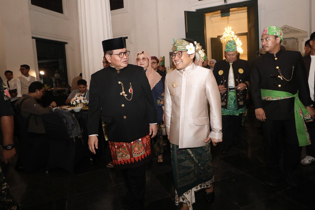 DPP_PKB's tweet photo. PKB resmi melantik 19.675 pengurus DPC dari 514 kab/kota se-Indonesia di Alun-Alun Fatahillah, Kota Tua, Jakarta, dalam rangka Harlah ke-28 PKB. Pelantikan ini menjadi momentum meneguhkan komitmen PKB untuk terus hadir dan mengabdi kepada masyarakat.

#PKB #HarlahPKB28 https://t.co/p5EnsSiBbO