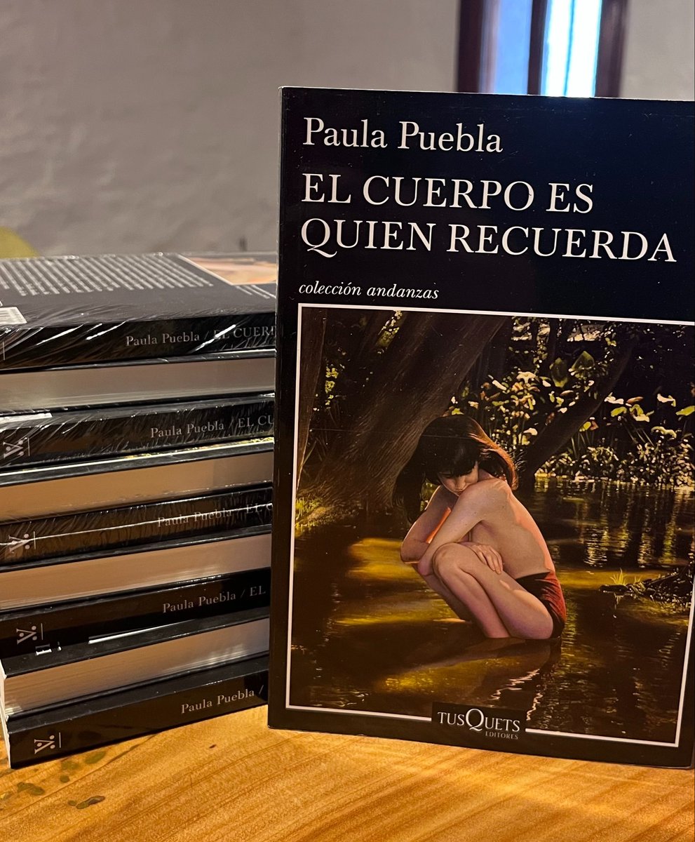 Pepuebla's tweet photo. Tengo en casa 200 ejemplares de “El cuerpo es quien recuerda”, los cuales adquirí por un manojo de pesos, como seguramente lo harán librerías de la calle Corrientes. La ficción nacional está de saldo.

Mandame DM si querés un ejemplar 💌 https://t.co/AV72fiqDlM