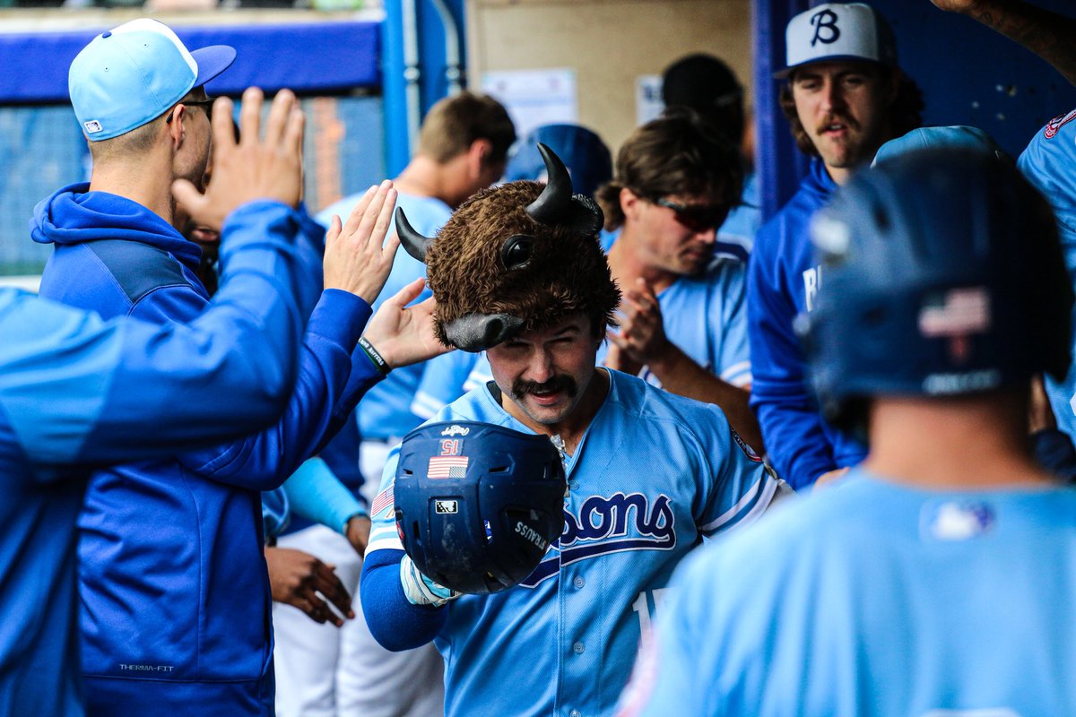 BuffaloBisons's tweet photo. 👨🏻 &amp; 🦬 https://t.co/jf04pQCDlA