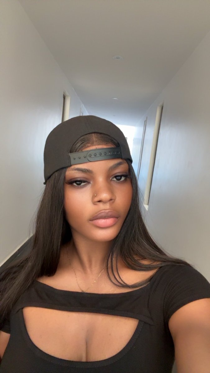reine_thoff's tweet photo. front camera>>>🌸 https://t.co/76v4tXDv5j