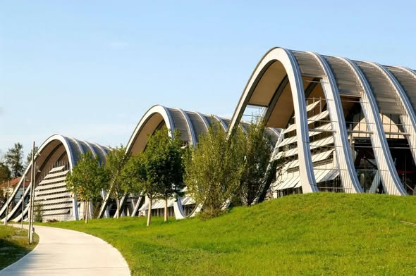 archistar1's tweet photo. Zentrum Paul Klee (Centro Paul Klee), 2005
Berna 🇨🇭 Svizzera
Museo per la promozione e la conoscenza dell'opera dell'artista Paul Klee (1879-1940).
#architetto Renzo Piano 
#architettura https://t.co/KRFFRM2vUW