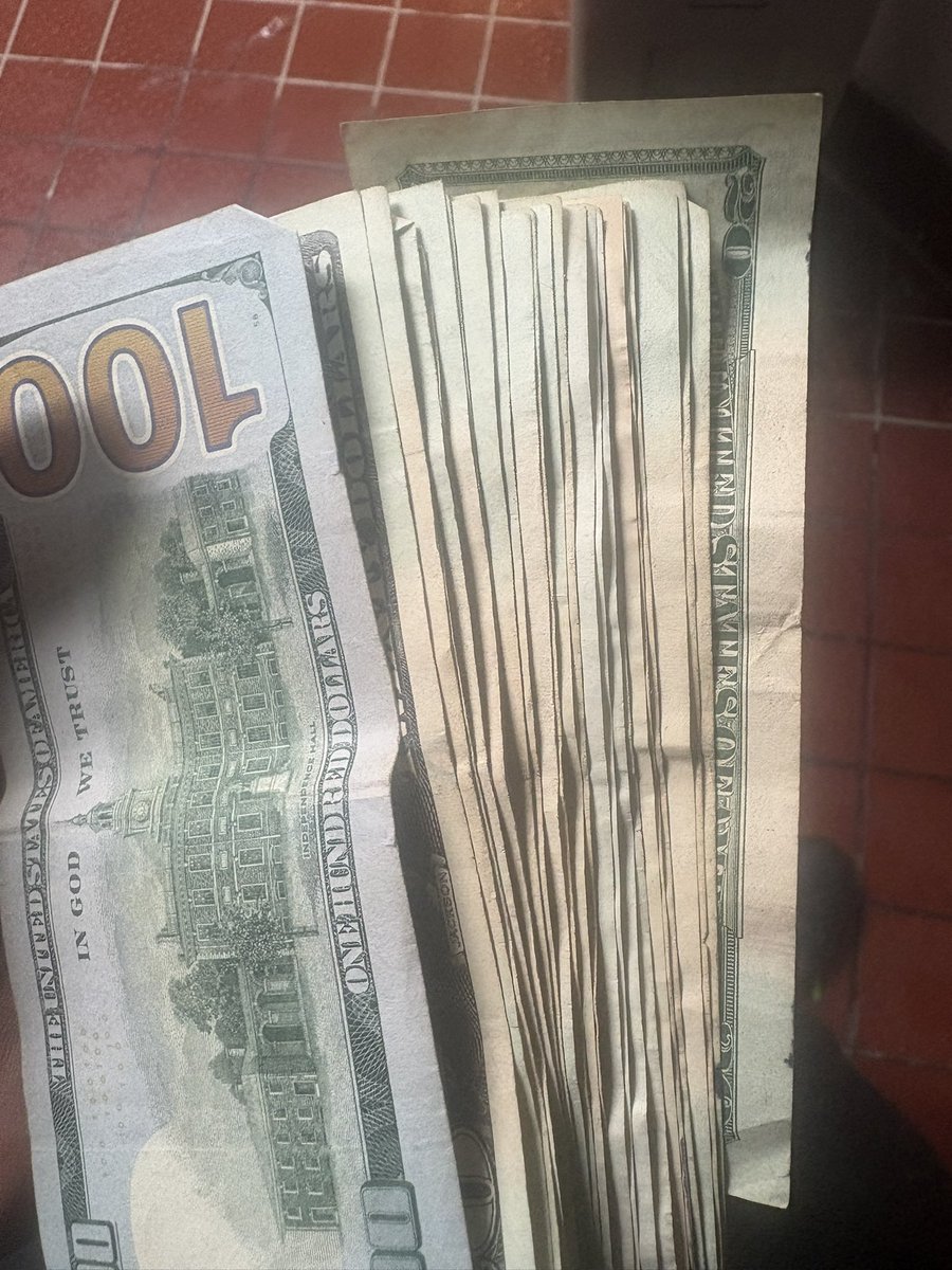 UnknownEndNicca's tweet photo. Nicca said I wanna be him😭 nicca I’m 21 finna graduate college with my own crib &amp; stay in Dallas SOLO with no help &amp; you 29+ living witchu bm, payin $200+ for sex &amp; can’t even leave stl NICCA YOU CANT FWM ON MY LOWEST DAY🤣📌 https://t.co/P6jbyDk8al