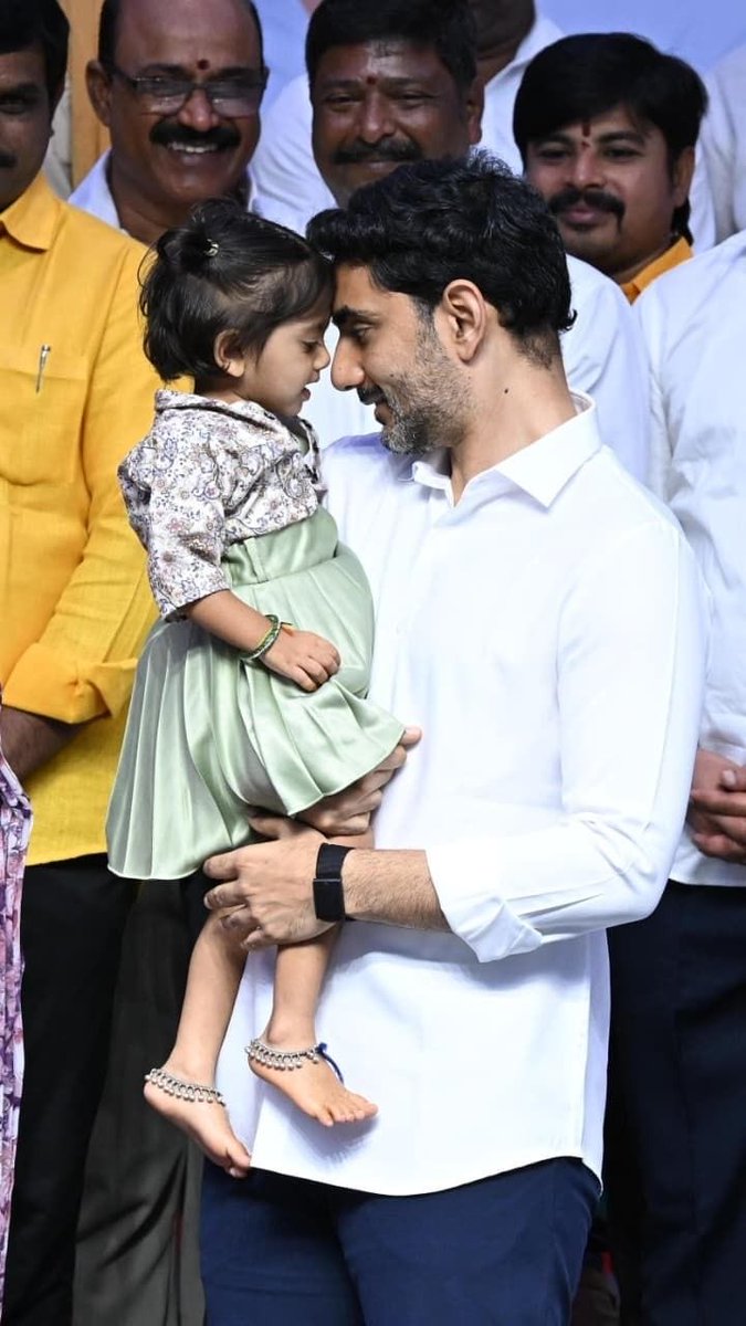 anilVizag81's tweet photo. What’s great about politics …bringing change in peoples life..that’s a leader job who we elected to bring that change @naralokesh 😊✌️❤️👏🏻👏🏻👏🏻🙏🏻 #ManailluManalokesh #NaraLokesh #NDAGovtinAp #TDPforDevelopment https://t.co/R1zWsuUAiD