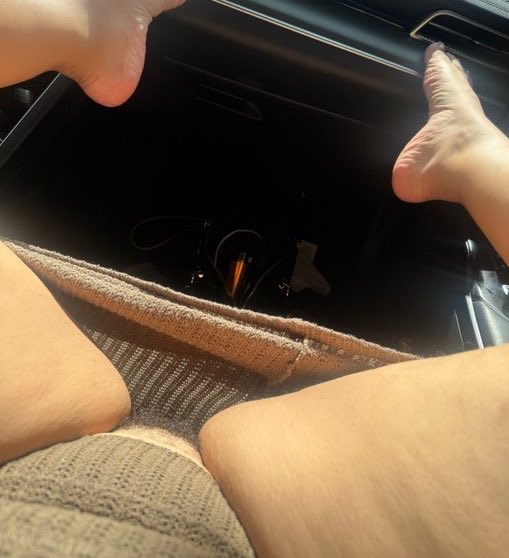 Kimberlygem217's tweet photo. New solo vid🤤😋

#milwaukee #mke #mkefreaks #mke414 #mkehead #mkethroat #hairy #customvid https://t.co/Ie2IqnDWNX