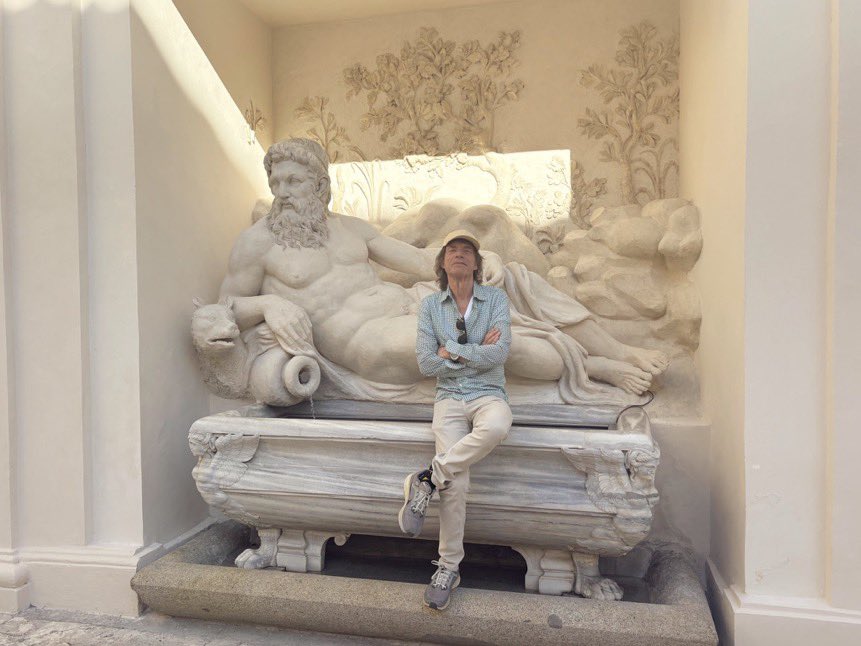 smith9x9's tweet photo. @MickJagger Working break in Italy https://t.co/7ojd8qM9RN