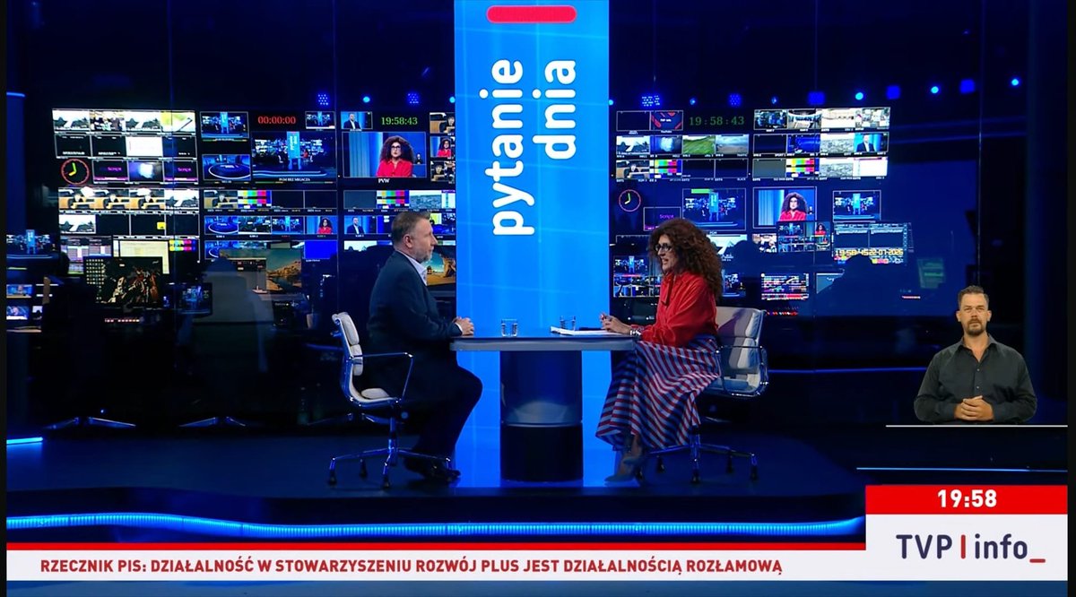 MSWiA_GOV_PL's tweet photo. Minister @MKierwinski w „Pytaniu dnia” w @tvp_info: 💬 Bezpieczna łączność to nie tylko kwestia zagrożenia konfliktami militarnymi czy katastrofami naturalnymi. Ma również związek z tym, co dzieje się na granicy, koniecznością niezawodnej łączności między służbami, centrami zarządzania kryzysowego, samorządami i wojewodami. Dodatkowo możliwość skorzystania przez każdego Polaka z takiego polskiego, bezpiecznego Internetu, to jest coś, na co czekaliśmy od wielu lat.