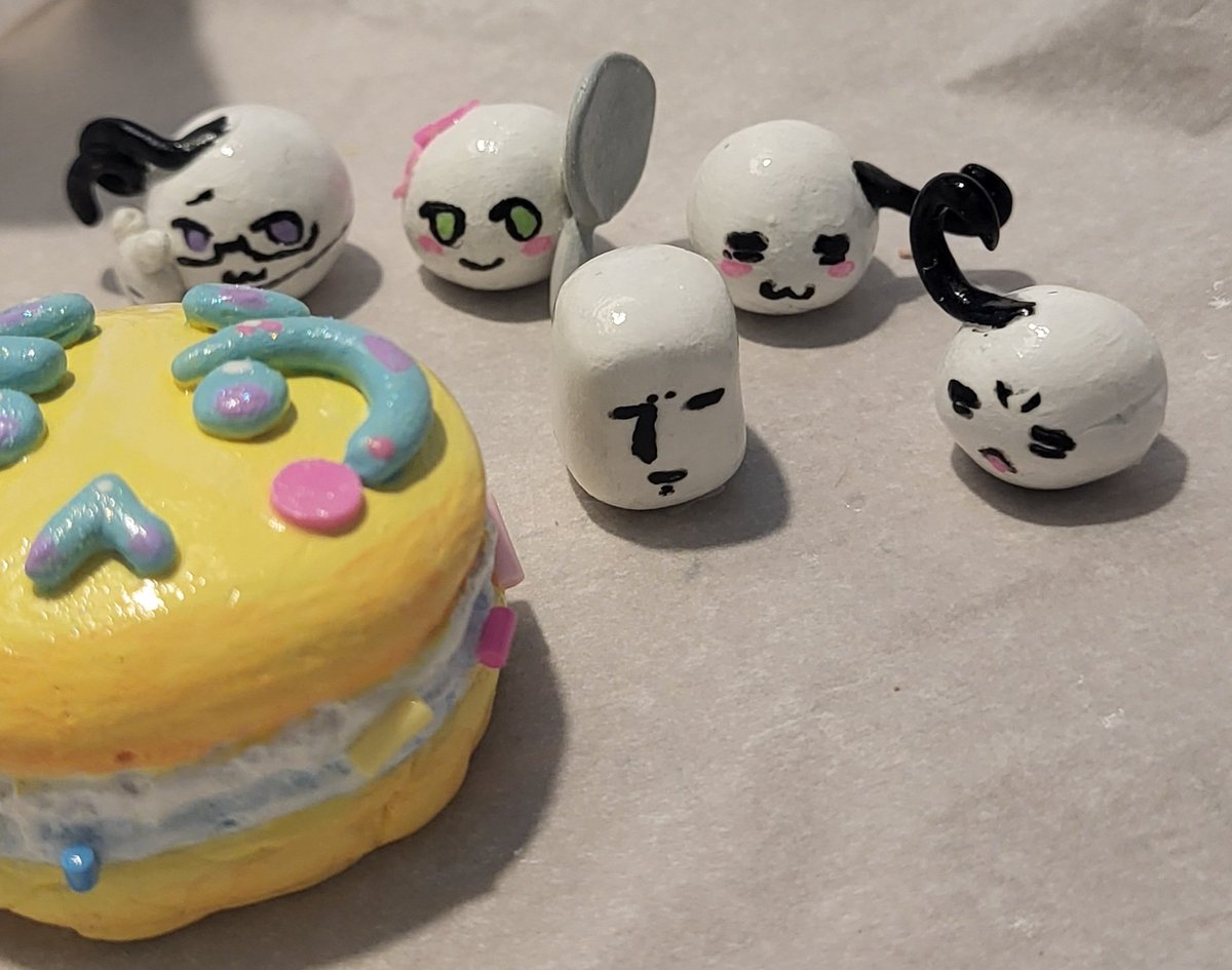 pinkorby's tweet photo. mochis and bracelet piece (^з^)-☆ https://t.co/YBrYp6HIy9