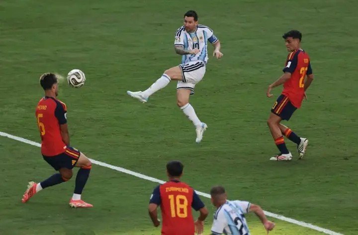 catalanbanter's tweet photo. “Messi didn’t get a shot on target “🤡🤡 https://t.co/EfKwTzrgTb