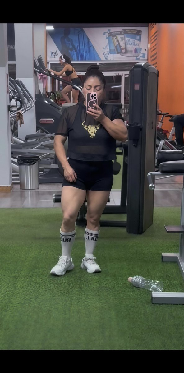 rocisarmi's tweet photo. Team cuádriceps o glúteos ? https://t.co/bGfk1bdIVX