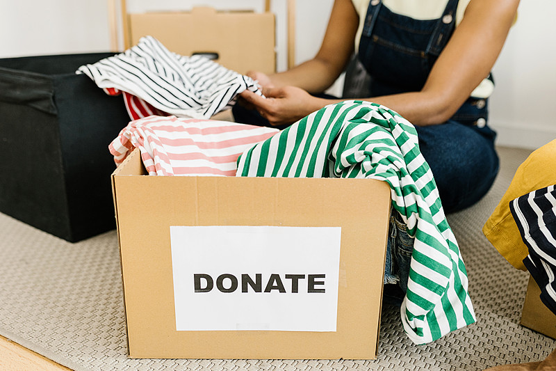 J8HIX9a5e4W2mcg's tweet photo. Tired of cluttering your space Today I sorted out old books and mugs I haven’t used in months. Cleared 3 boxes and gave them to a community donate bin—feels so light and refreshed!  #DeclutterWithPurpose， https://t.co/iUBwL4Cg7m