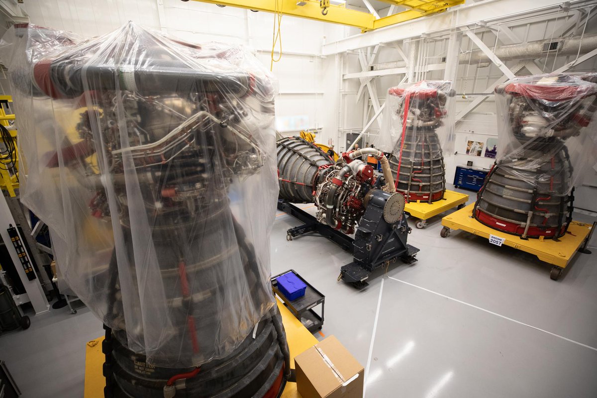 NASAArtemis's tweet photo. Roadtrip complete ✅

After departing @NASAStennis, the fourth and final RS-25 engine for @NASA's SLS rocket has arrived in Florida.

Now reunited with the other Artemis III engines, the powerful quartet is almost ready for installation at @NASAKennedy. https://t.co/FqBTqSSzKK
