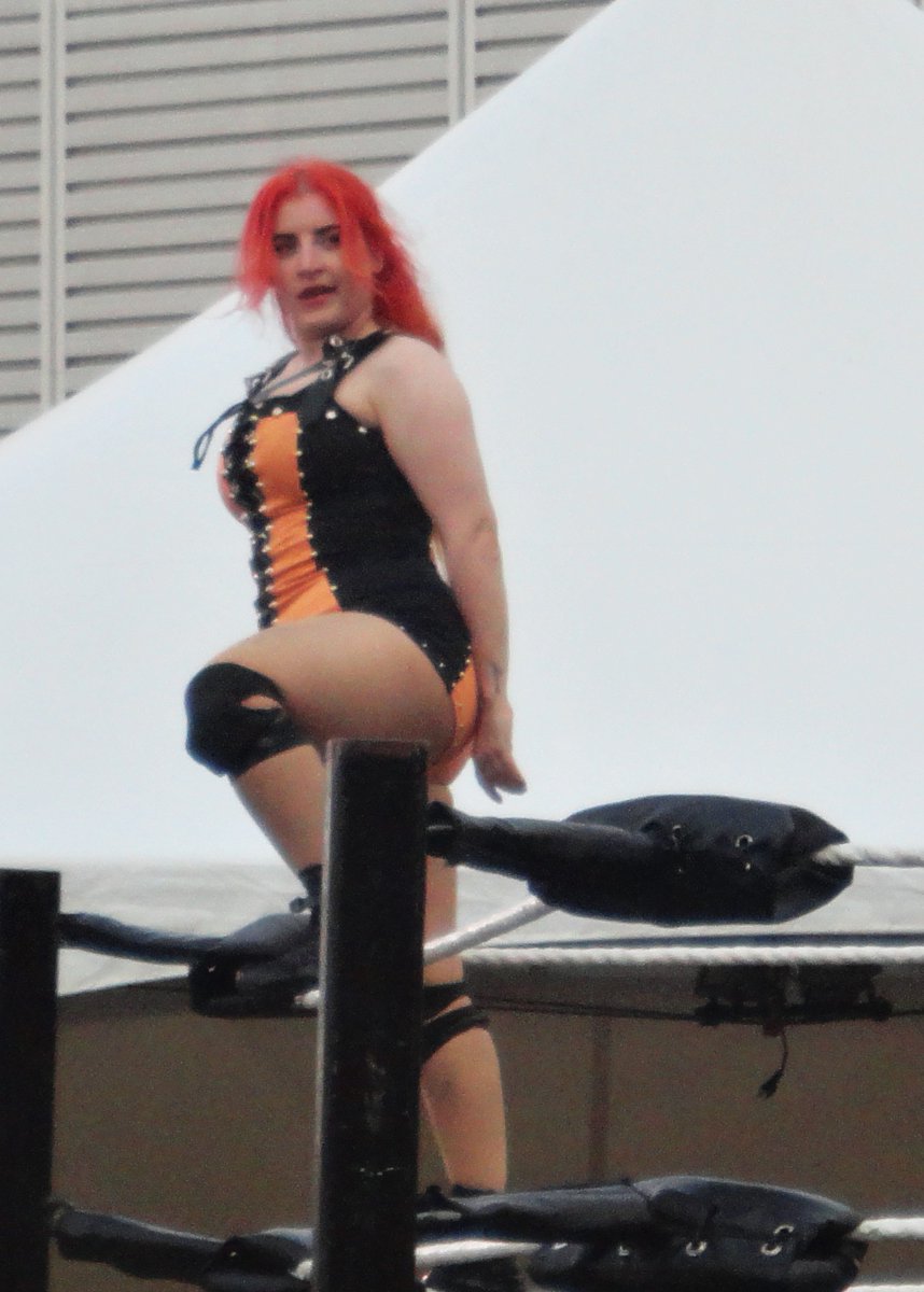 m4goodtimes's tweet photo. attended #SlamFest at #KDays in #Edmonton #yeg last nite at the Ex... @lawIessava ('orange' outfit)  involved in a 3 woman match to a packed house, put on by @TopTalentBrand https://t.co/8TdLfmSd1w