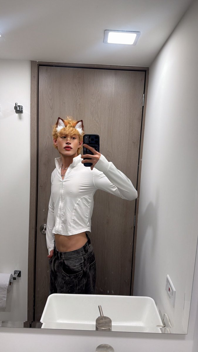 okamiexee's tweet photo. La cara / El 🍑 https://t.co/6ImT2cgffP
