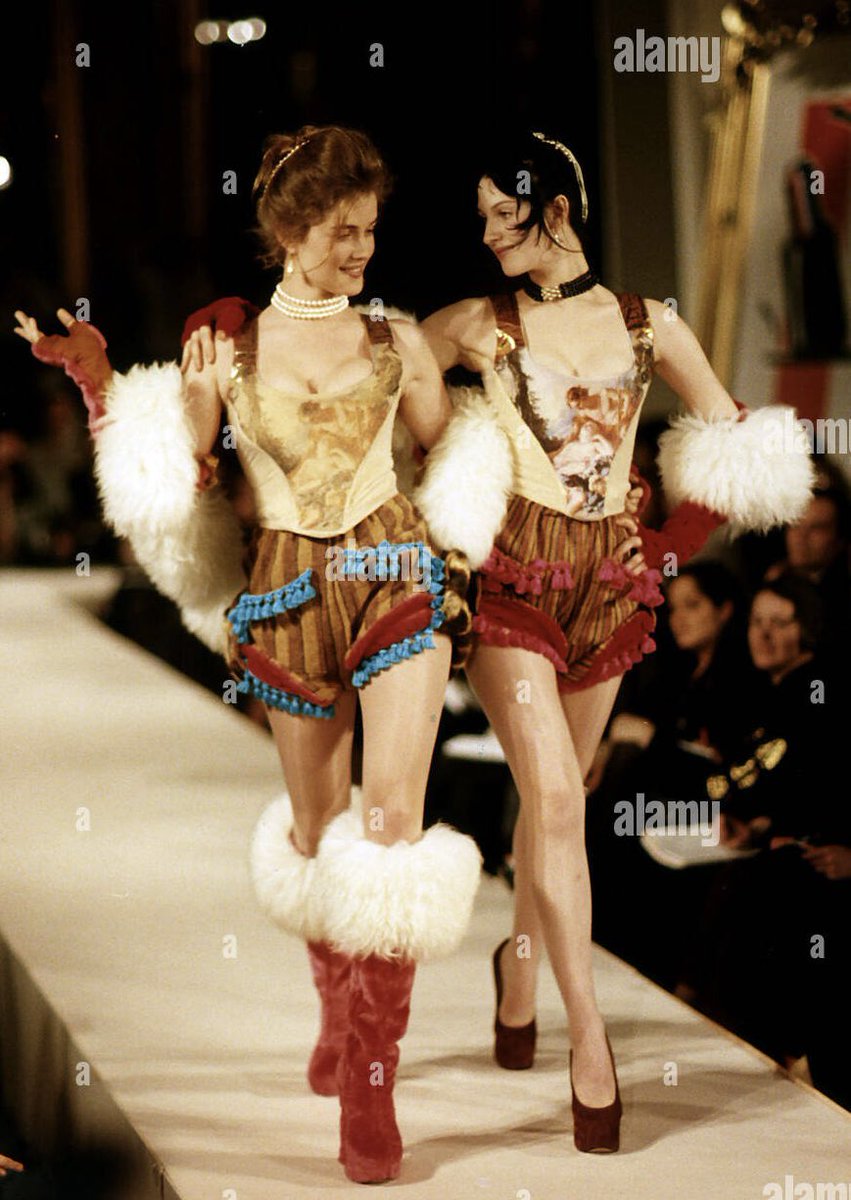 andrezalismo's tweet photo. vivienne westwood (1990) https://t.co/3VgeLHx6fD