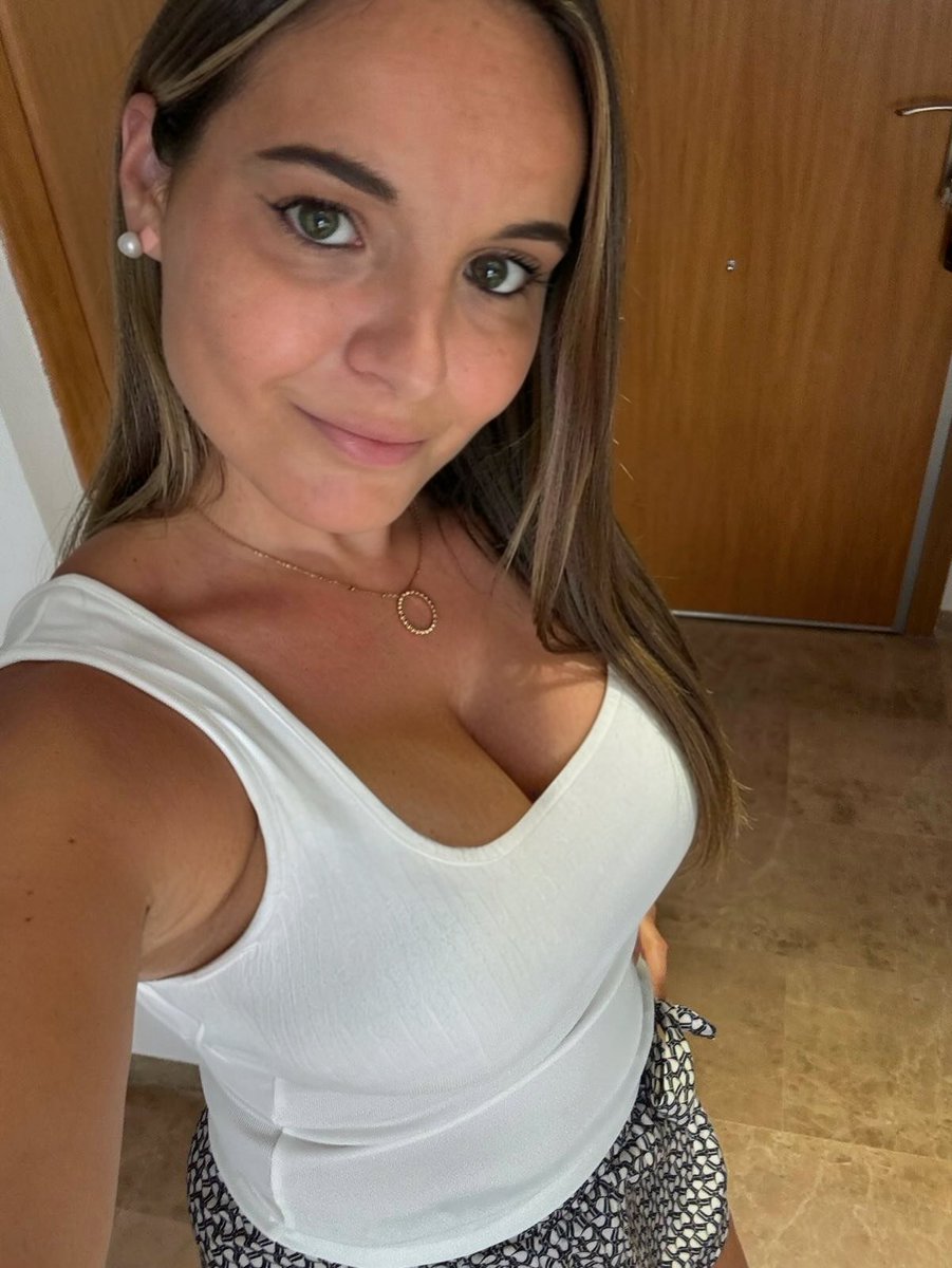 Leia tweet media