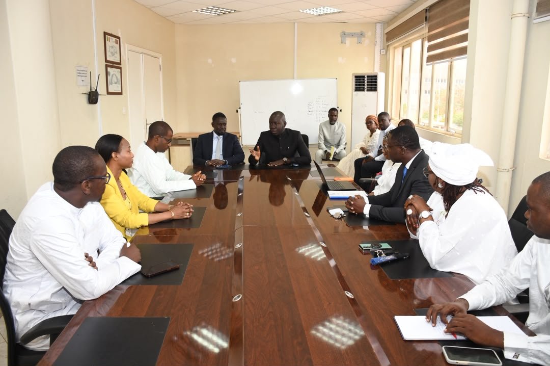 APROSI3's tweet photo. Passation de service à la Direction générale de l’APROSI.
M. Mamadou Lamine NDIAYE a transmis ses fonctions à M. Oumar Rémy TOURÉ, ce 21 juillet 2026 à Diamniadio.
Bonne continuation au Directeur général sortant et pleine réussite à son successeur.
#APROSI  #Passationdeservice https://t.co/uQ6hYa7Xjg