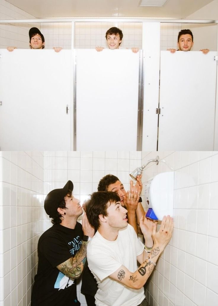 THEJUDGEOHNO's tweet photo. WHAT WAS GOING ON DURING ICY TOUR https://t.co/VJ0PSGod9A