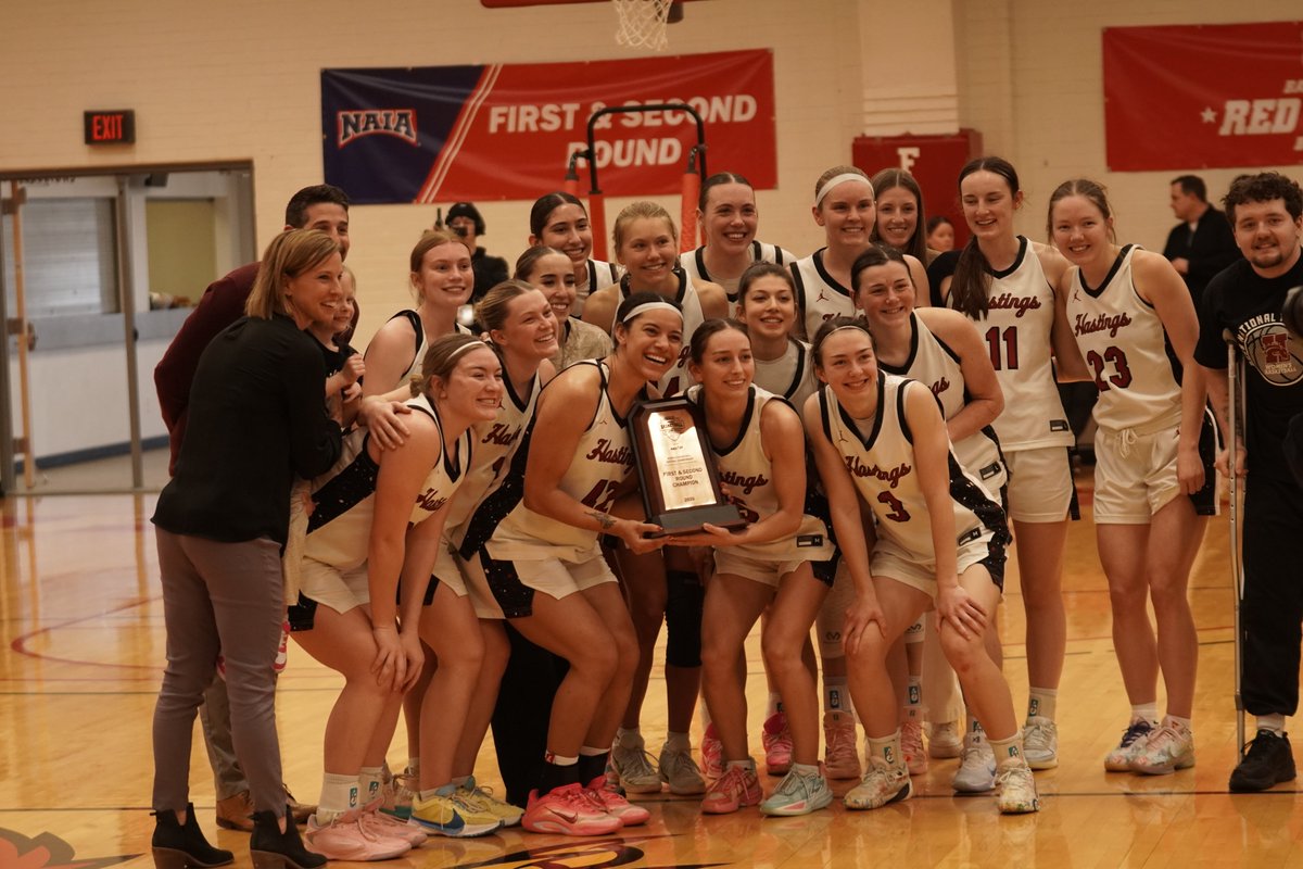 HCBroncoWBB's tweet photo. Another great year on the court and in the classroom!  

Overall Team GPA of 3.811.  

#2 in the NAIA for team GPA.

https://t.co/z35W8ZgqI7 https://t.co/2M1t4S8IKD