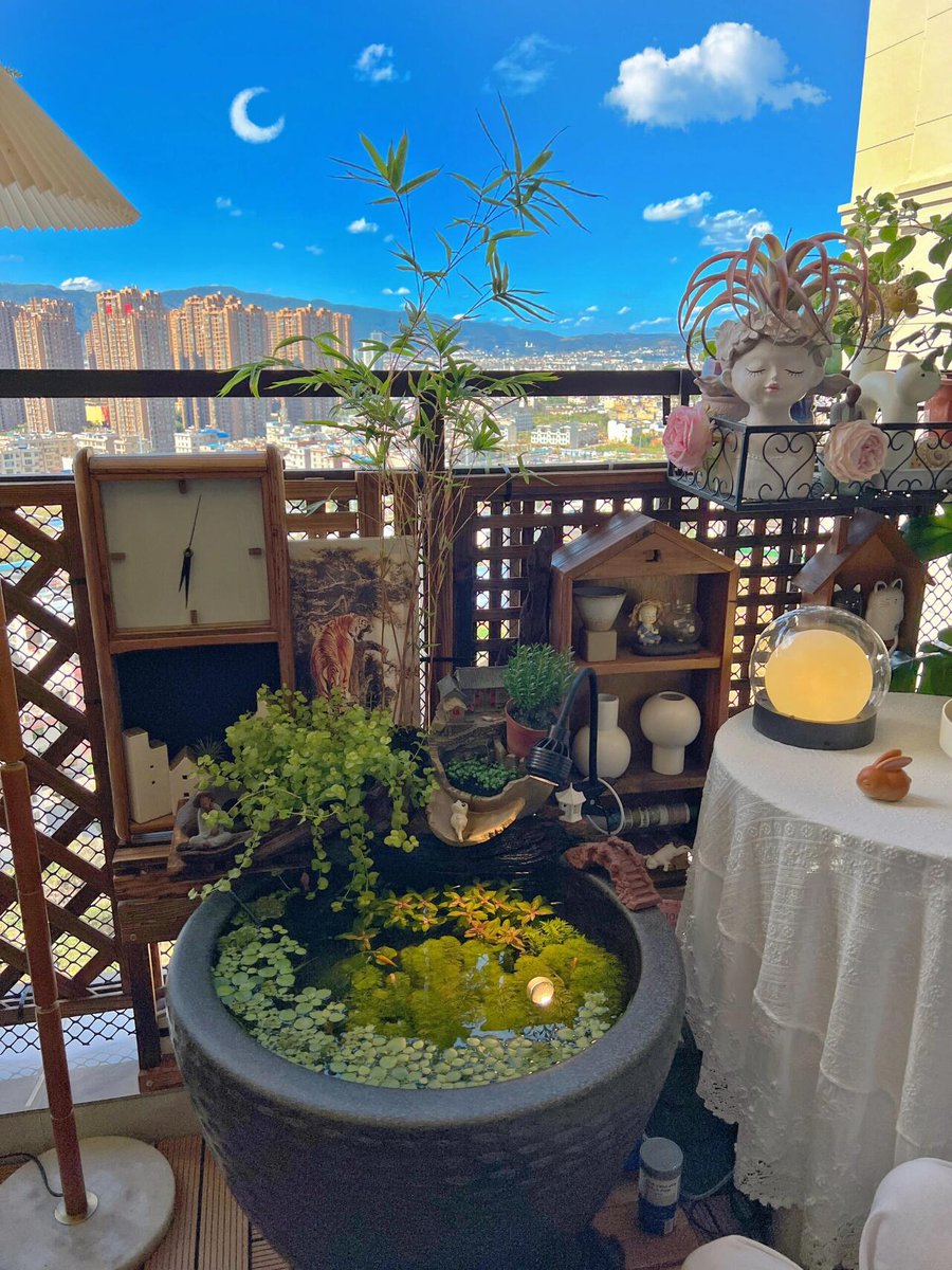 ratteg9's tweet photo. Chilling with my favorite iced latte and a good book on the balcony—weekends were made for this slow, cozy vibe ， https://t.co/DMHXaeyjhL