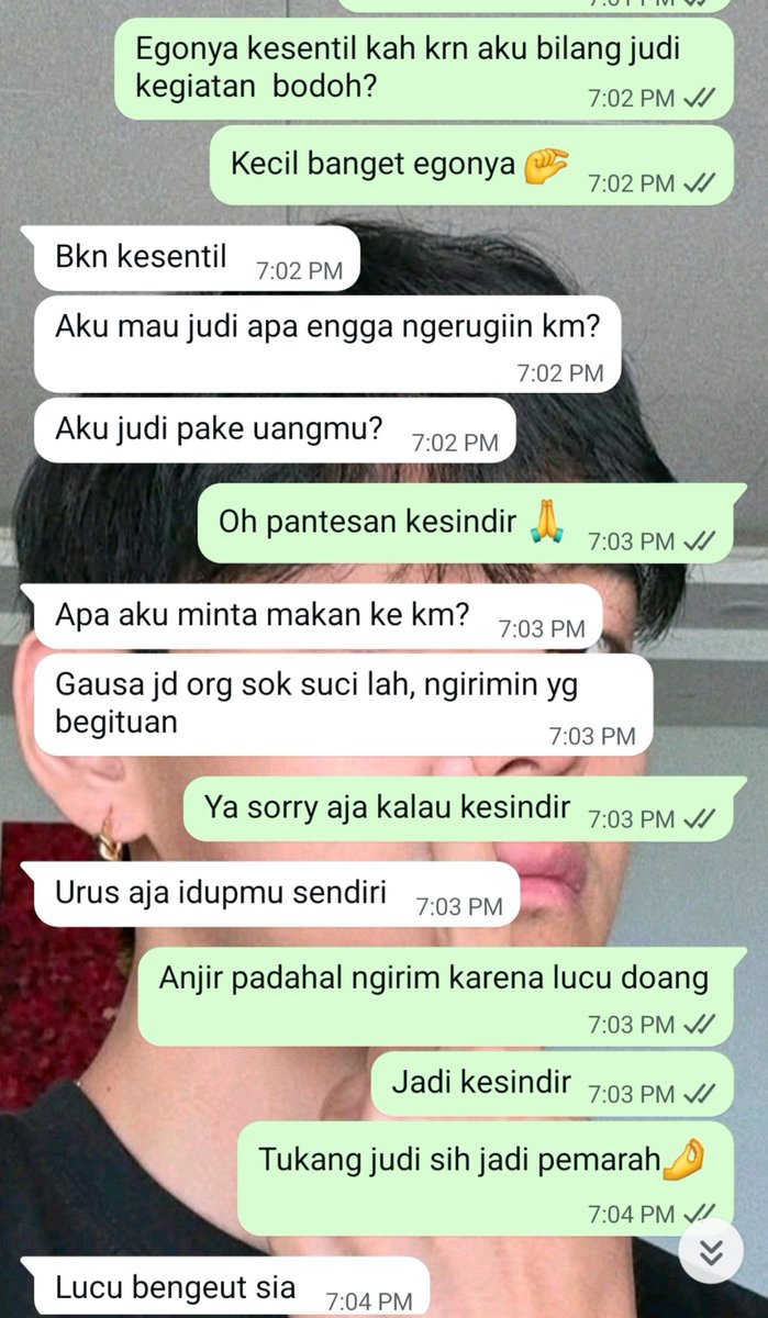 CitaAnanda's tweet photo. Aku yang lemah lembut ini di 💩💩in sama orang. Padahal ngirim link lucu2an, biasanya juga bercandaan kaya kuli. Tukang judi emang pemarah, rungkad jadi tai2in orang sampe bawa2 disuruh nikah. Nikah mah pilihan, gagal kawin 2x beda cerita. Ya pantes ditinggal cewe terus kasar sih https://t.co/Ze4PakD9xD