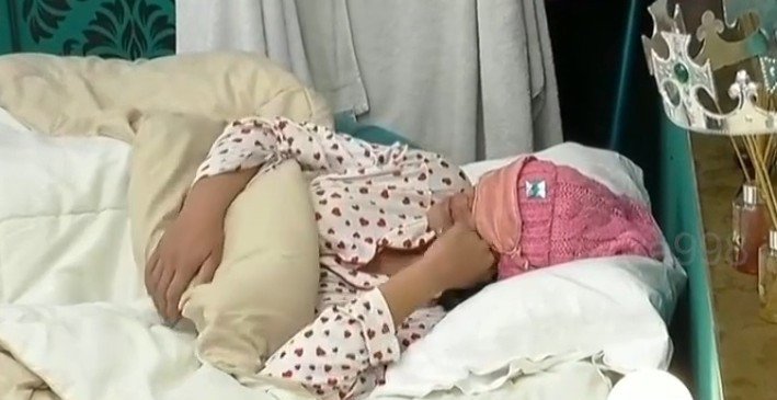 Meluu1132's tweet photo. Están todos almorzando y ella se fue a dormir la siesta. Saquen a Charlotte y dejen a Tini 🙏🏻🙏🏻
#GranHermano https://t.co/ApnJ5yeCbo