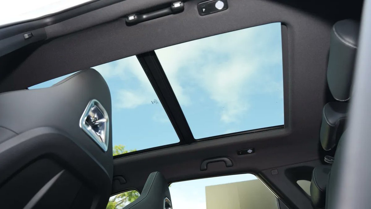 Auto_Plus_arg's tweet photo. ¿Autonomía o cargadores? La solución REEV sigue sumando jugadores en Arg con el nuevo Forthing Friday (USD 35.855) 🚗

163 CV eléctricos y motor naftero que actúa SOLO de generador. Supera a sus rivales con 200 km de rango eléctrico (NEDC), aunque resigna tren trasero Multilink. https://t.co/N7P53YmyHD
