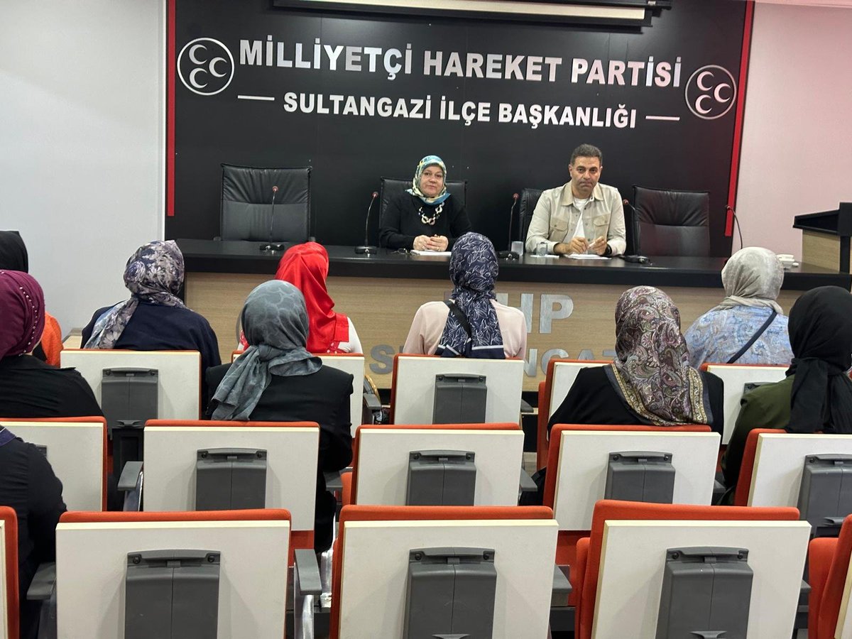 _MHP_sultangazi's tweet photo. 📍 Kadın Kolları Mahalle Başkanları Toplantımız (22.07.2026)

İlçe Başkanımız Sn. Yakup Bildik'in başkanlığında, KAÇEP'ten Sorumlu İlçe Başkan Yardımcımız Sn. Deniz Gürses'in koordinesinde Kadın Kolları Mahalle Başkanlarımızın katılımlarıyla Kadın Kolları Mahalle Başkanları Toplantımızı gerçekleştirdik.

Toplantımızda mahalle teşkilatlanmaları, saha çalışmaları ve önümüzdeki döneme ilişkin faaliyetler hakkında istişarelerde bulunuldu.

Rabbim birlik ve beraberliğimizi daim, çalışmalarımızı hayırlı eylesin.

MHP Sultangazi 🇹🇷
#sultangaziilebulusuyoruz
#sultangaziilekucaklasiyoruz