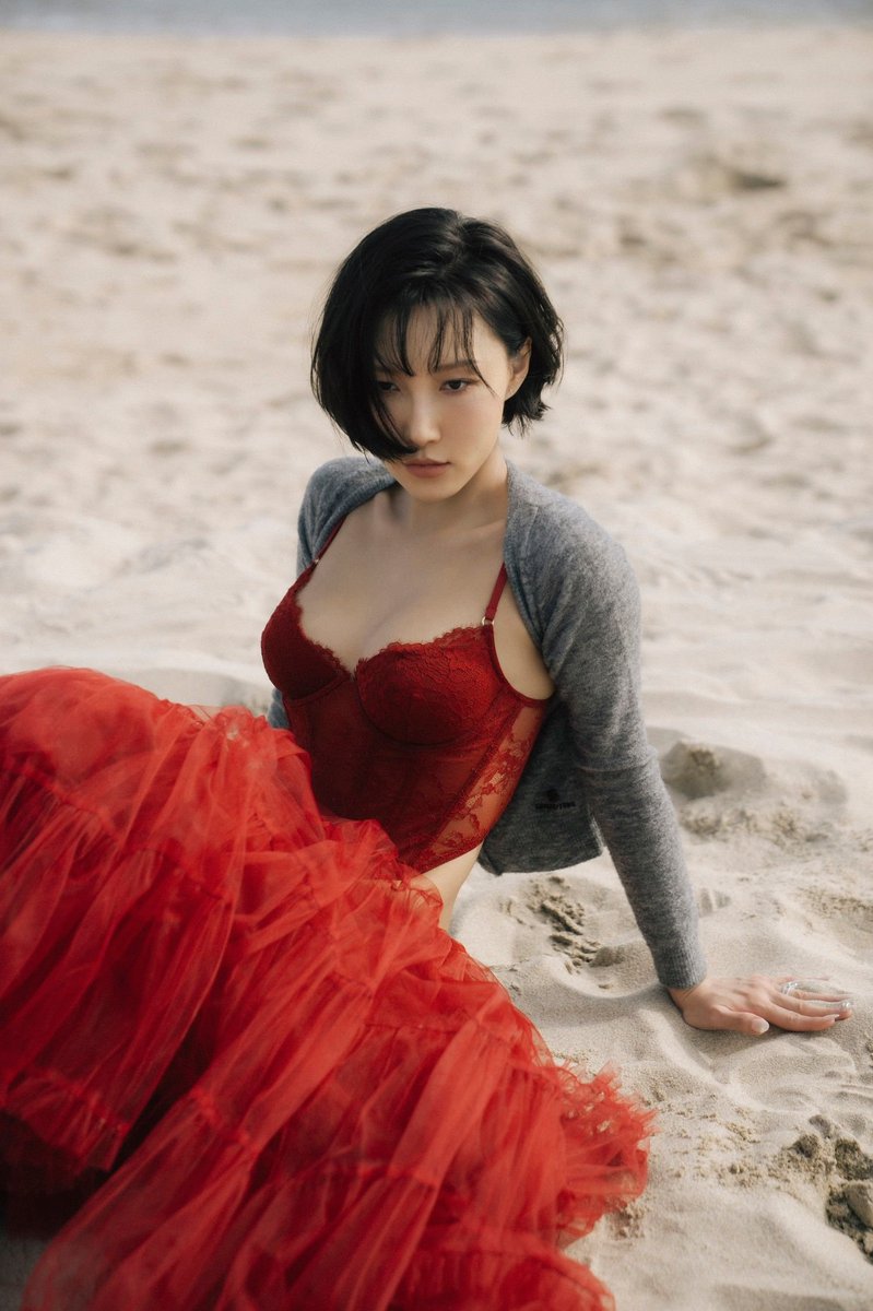 kchartsmaster's tweet photo. Happy 31st birthday to HWASA of MAMAMOO! https://t.co/Jghi2uNPCi